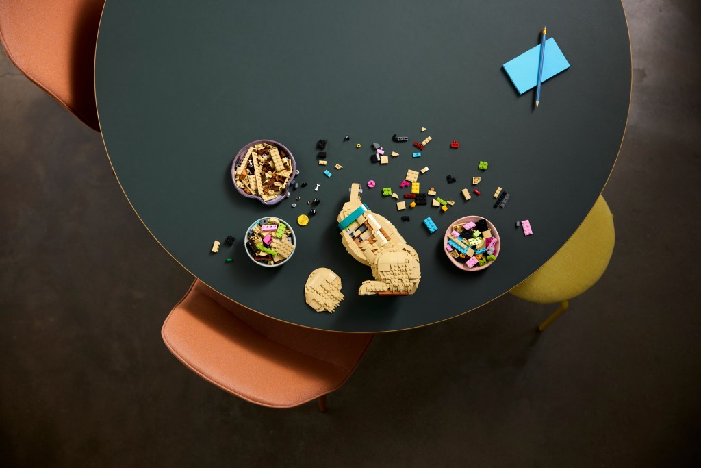 construction LEGO Icons 11384 Le Chiot Golden Retriever