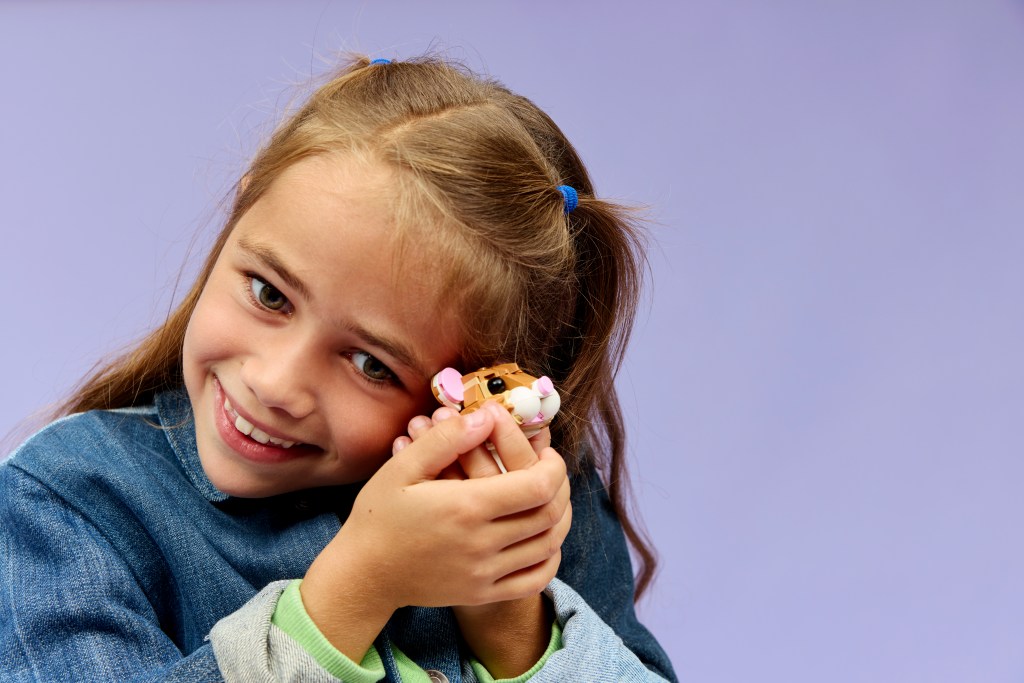 détails LEGO Creator 3-en-1 31376 L’Adorable Hamster et la Fleur