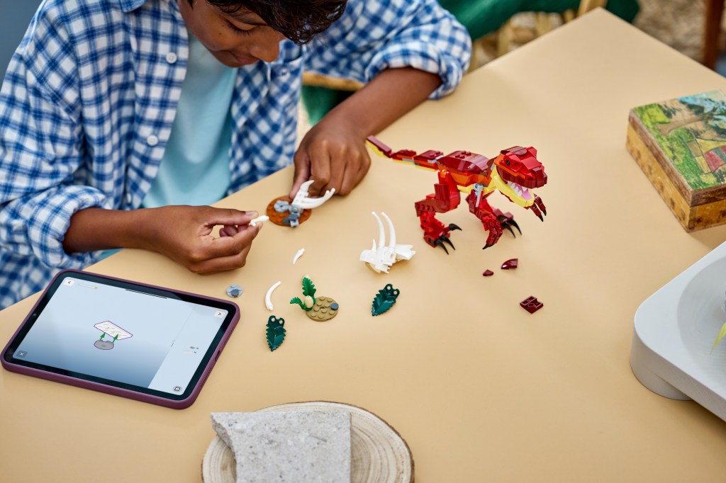 construction LEGO Creator 3-en-1 31379 Le Dinosaure Féroce