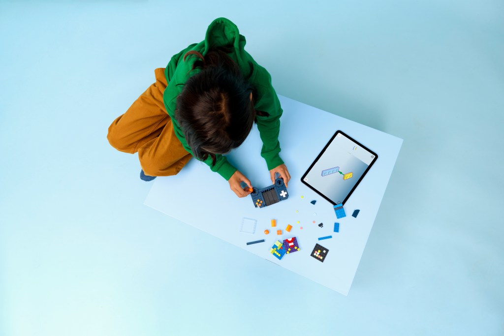 construction LEGO Creator 3-en-1 31380 La Console de Jeu Rétro