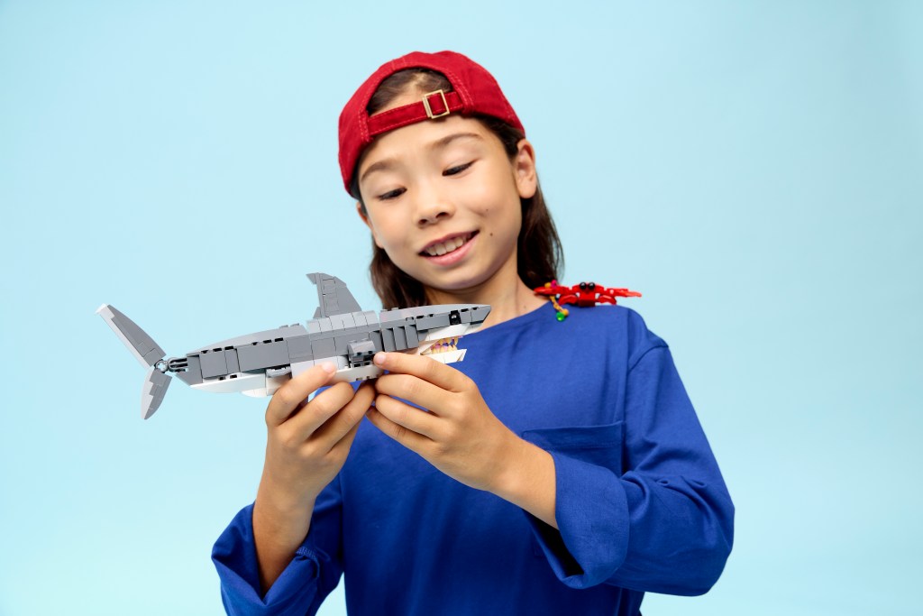 LEGO Creator 3-en-1 31381 Le Redoutable Requin et le Coffre au Trésor