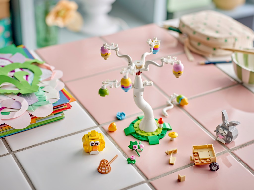 LEGO Iconic 40808 Le Lapin de Pâques et la Chasse aux Œufs