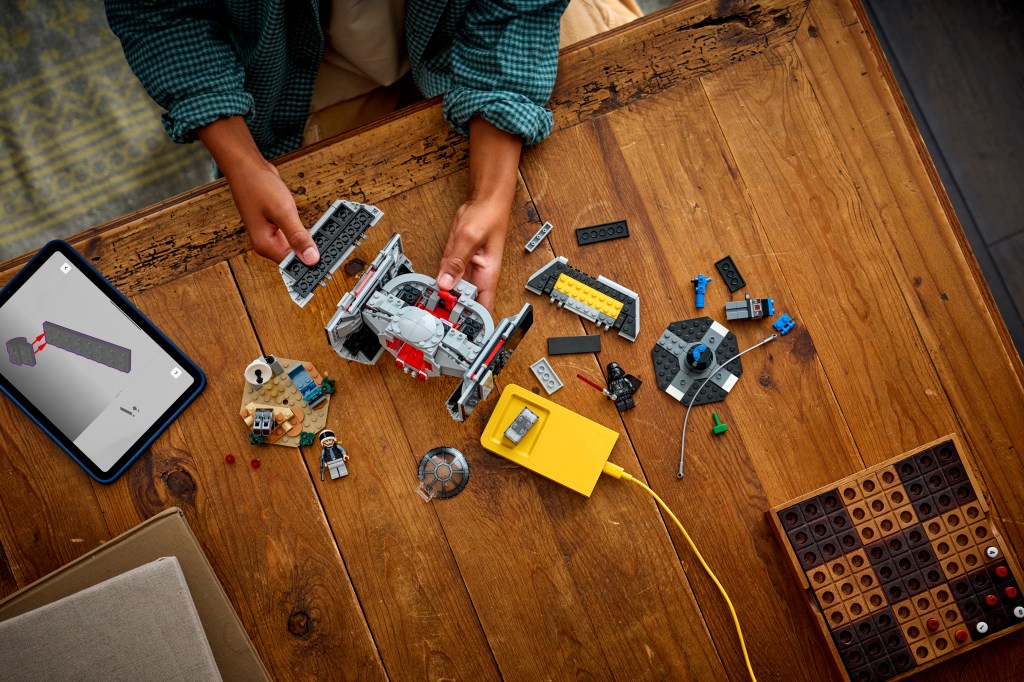 construction LEGO Star Wars 75421 SMART PLAY™ – Le TIE Fighter de Dark Vador