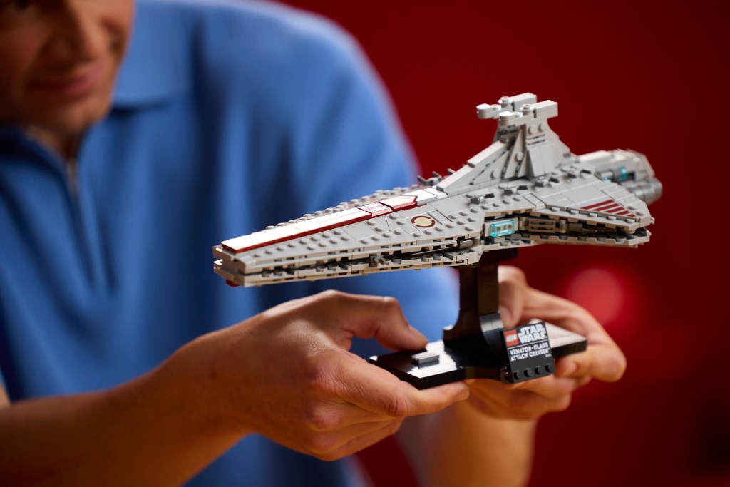 détails LEGO Star Wars 75441 – Le Croiseur d’Assaut de Classe Venator
