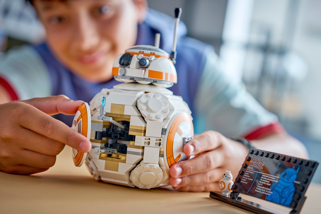 détails LEGO Star Wars 75452 – Droïde astromécano BB-8