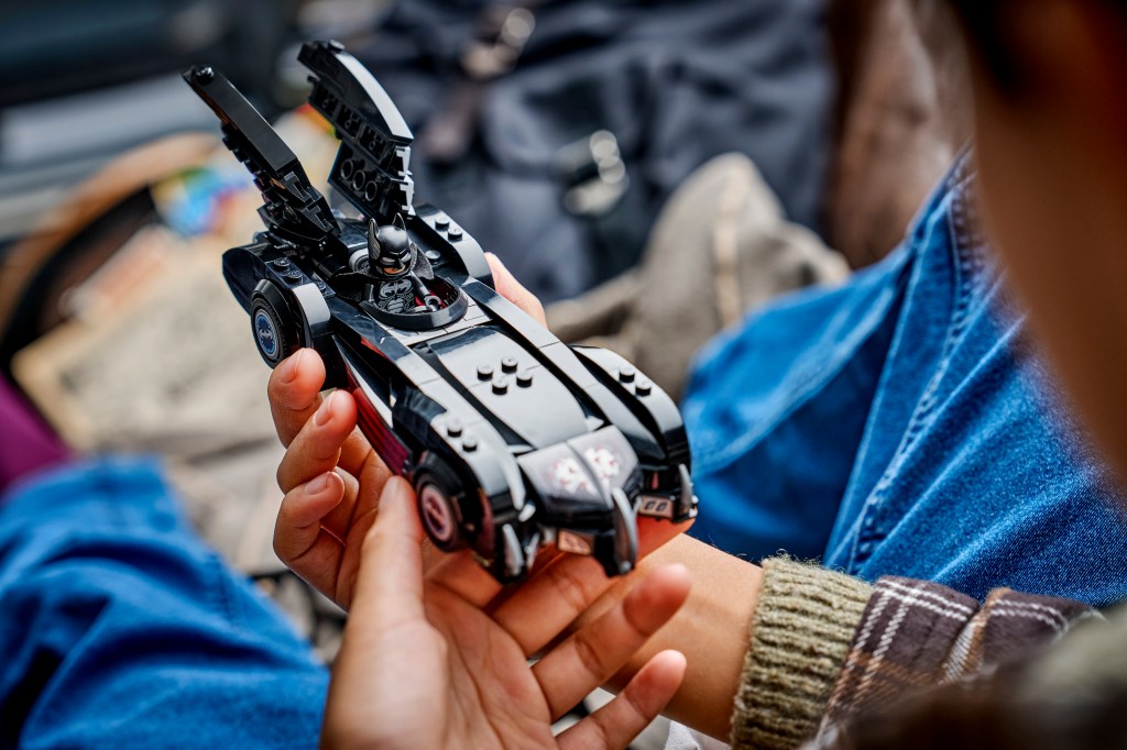 détails LEGO DC Batman 76333 – La Batmobile de Batman & Robin