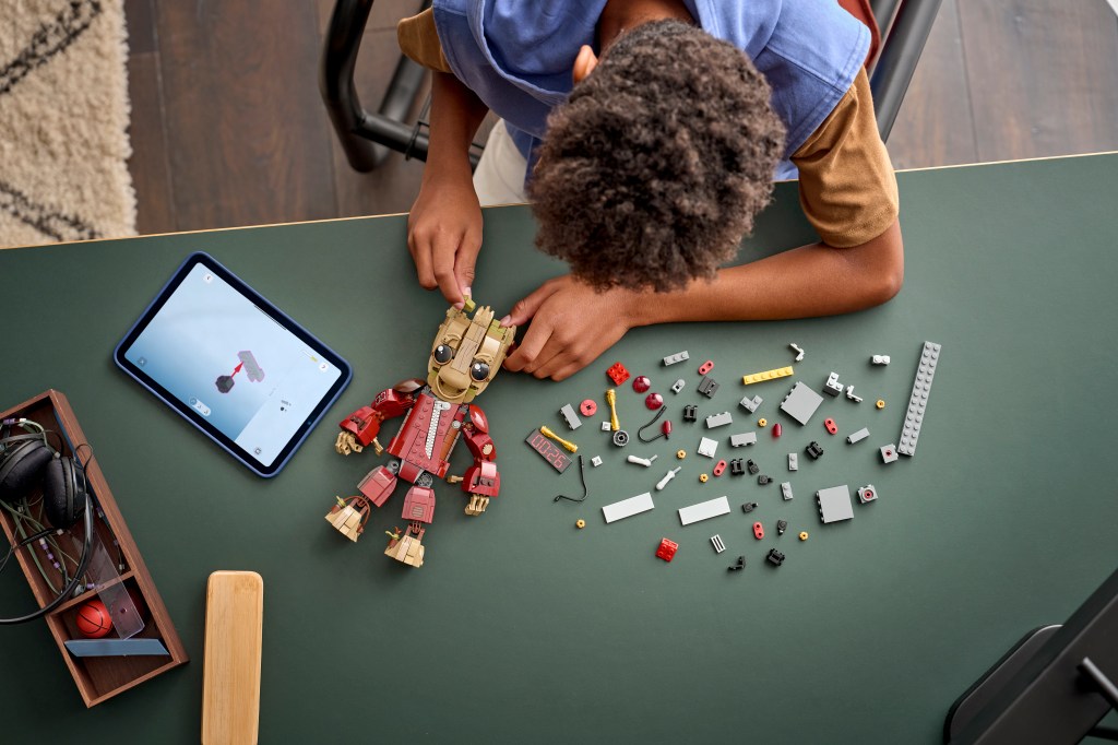 construction LEGO ǀ Marvel 76341 Groot en Tenue de Ravageur