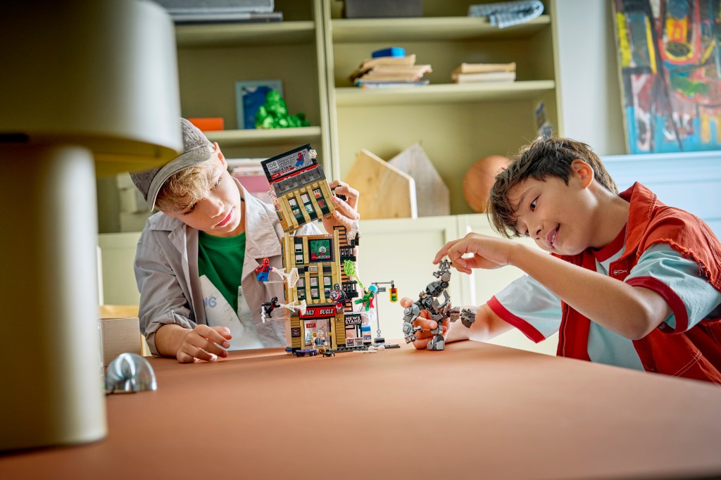 LEGO ǀ Marvel 76342 Spider-Man contre Mystério : le Daily Bugle