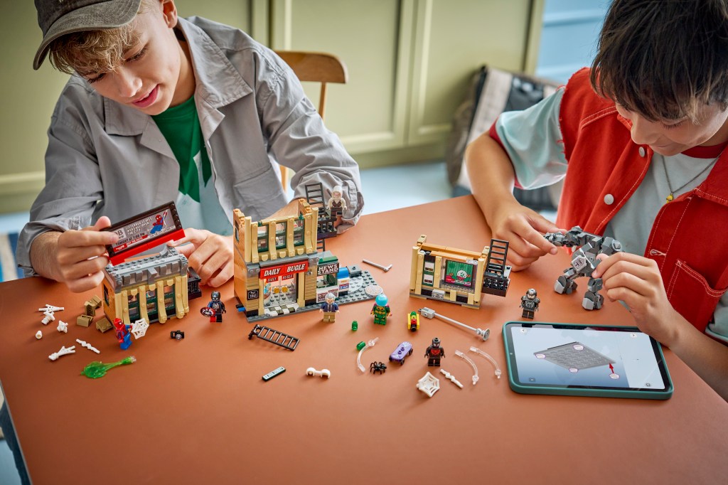 construction LEGO ǀ Marvel 76342 Spider-Man contre Mystério : le Daily Bugle