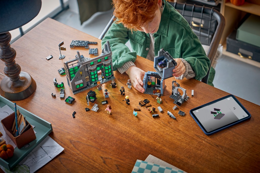 construction LEGO Harry Potter 76471 Les Boutiques Magiques de l'Allée des Embrumes
