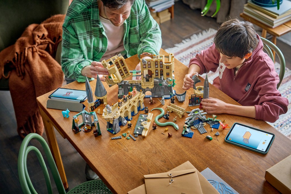 construction LEGO Harry Potter 76473 Le Château de Poudlard : l'Aile Est