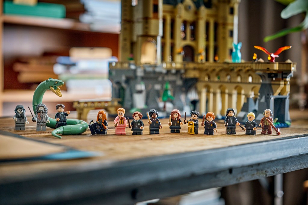 figurines LEGO Harry Potter 76473 Le Château de Poudlard : l'Aile Est