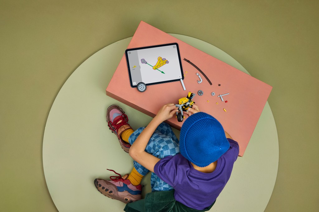 construction LEGO Technic 42225 Moto Jaune