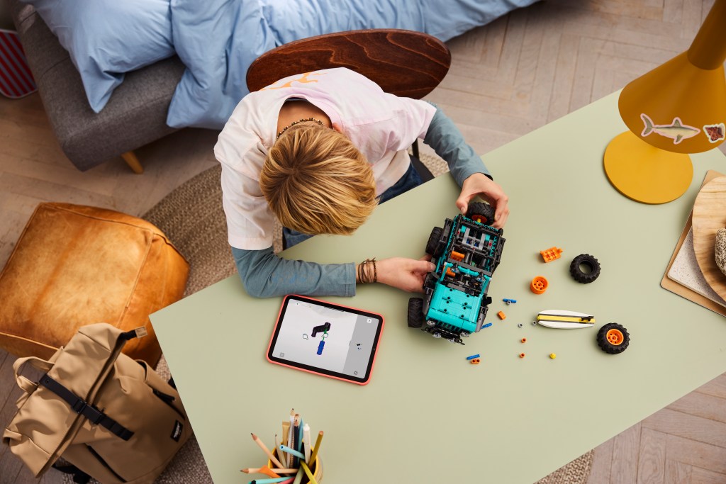 construction LEGO Technic 42227 SUV Jeep Wrangler Rubicon