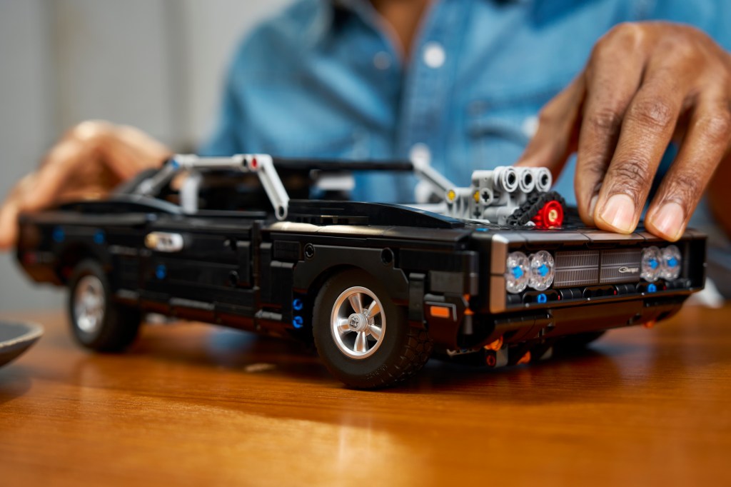 détails LEGO Technic 42231 Voiture Dodge Charger R/T de Fast and Furious