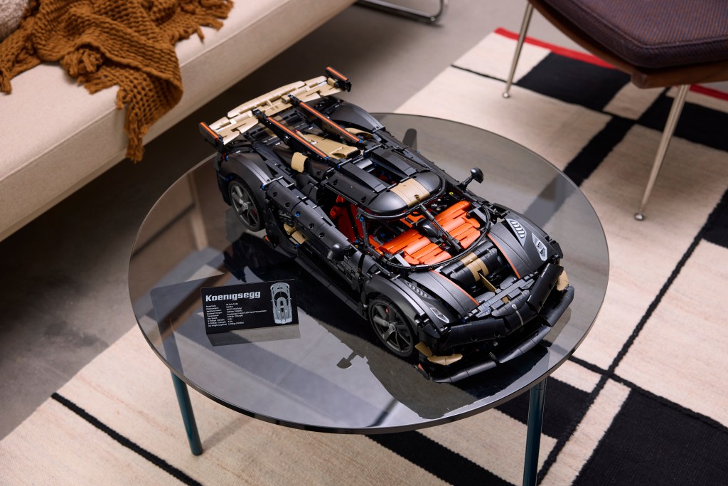 LEGO Technic 42232 Megacar Sadair's Spear de Koenigsegg