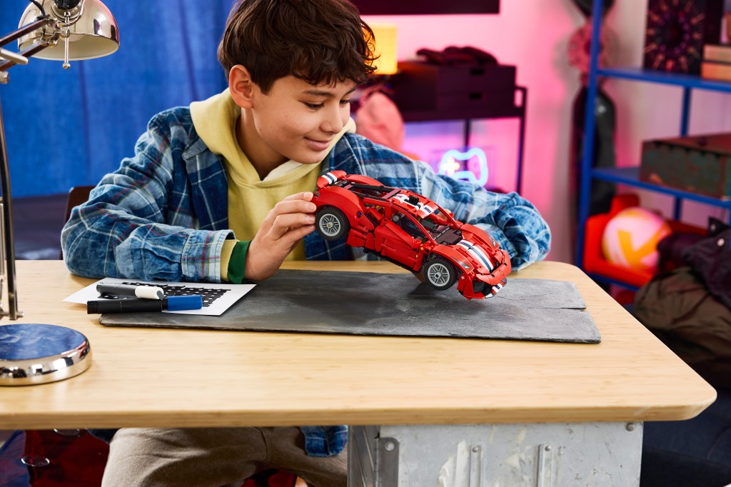 LEGO Technic 42235 Voiture Ferrari 488 PISTA