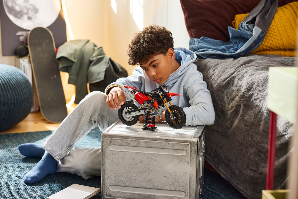 LEGO Technic 42238 La Moto Ducati Desmo450 MX Factory
