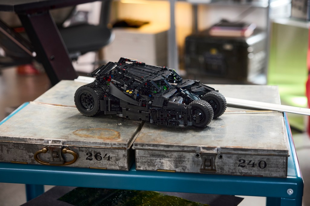 LEGO Technic 42239 Batmobile Tumbler