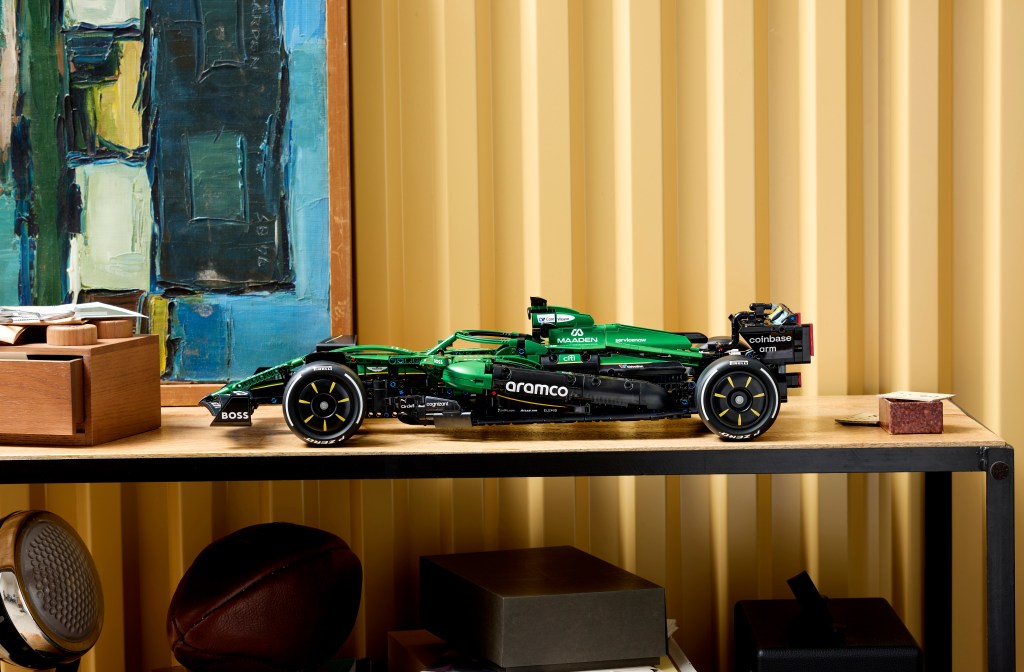 LEGO Technic 42240 Voiture Aston Martin Aramco AMR25 F1