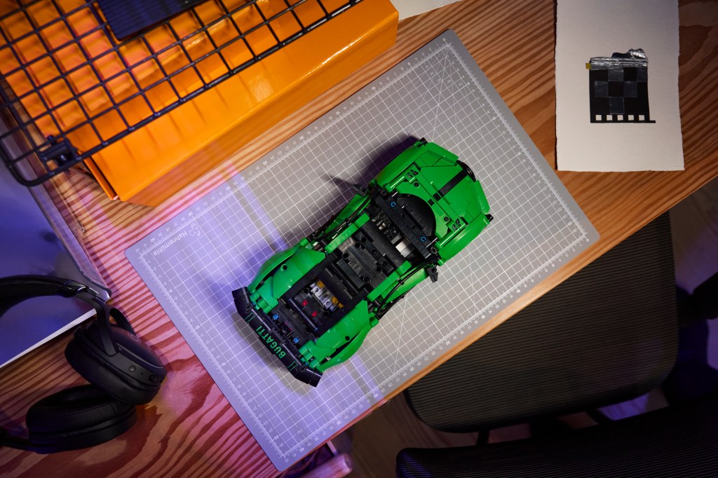 détails LEGO Technic 42241 Hypercar Bugatti Chiron Pur Sport Verte