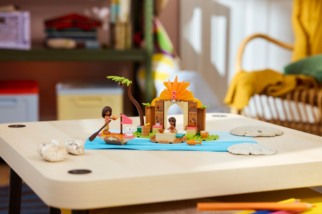 LEGO Disney Vaiana 43282 Maison de Village et Pirogue de Vaiana