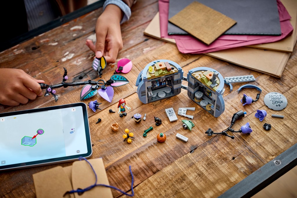 construction LEGO Disney Classic 43288 Le Pot de Fleurs de Sally