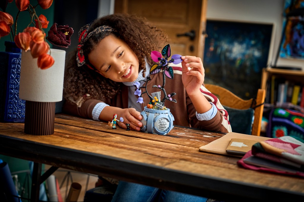 LEGO Disney Classic 43288 Le Pot de Fleurs de Sally