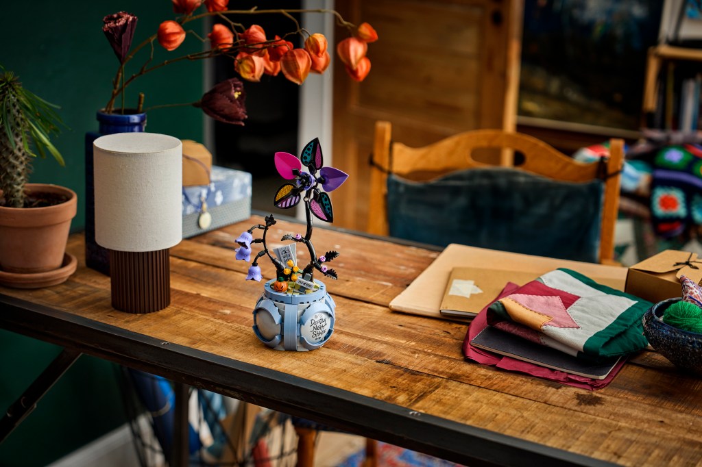 LEGO Disney Classic 43288 Le Pot de Fleurs de Sally