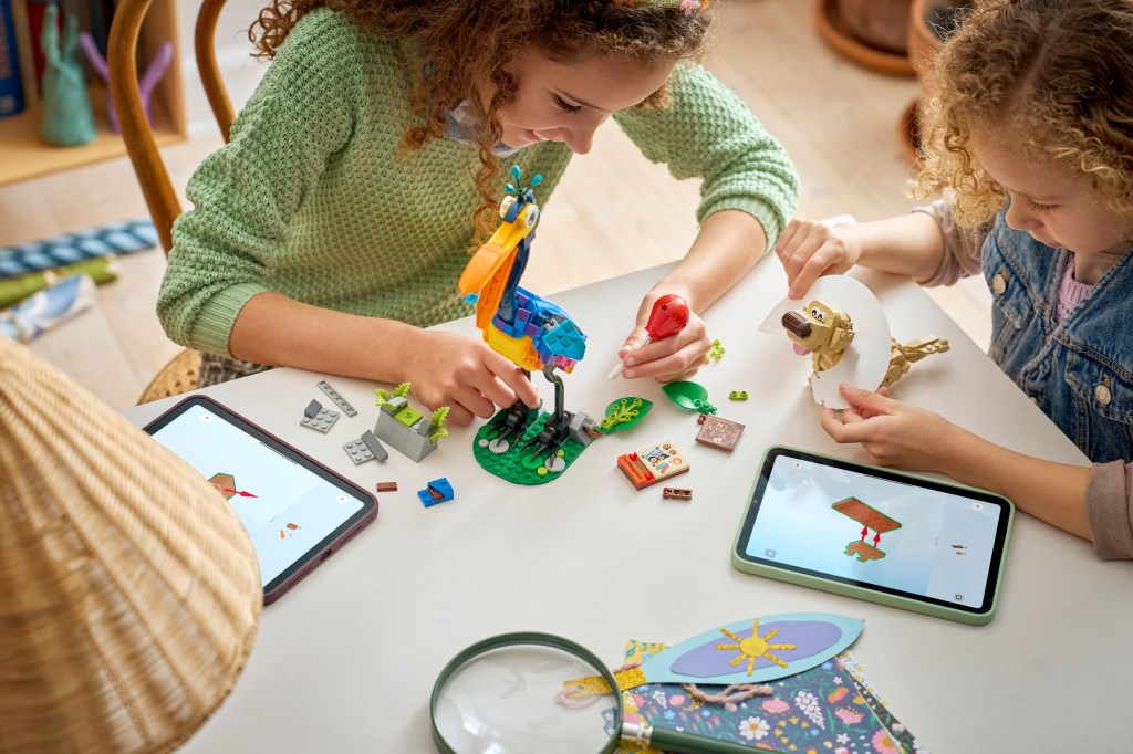 construction LEGO Disney Pixar 43290 Kevin et Doug