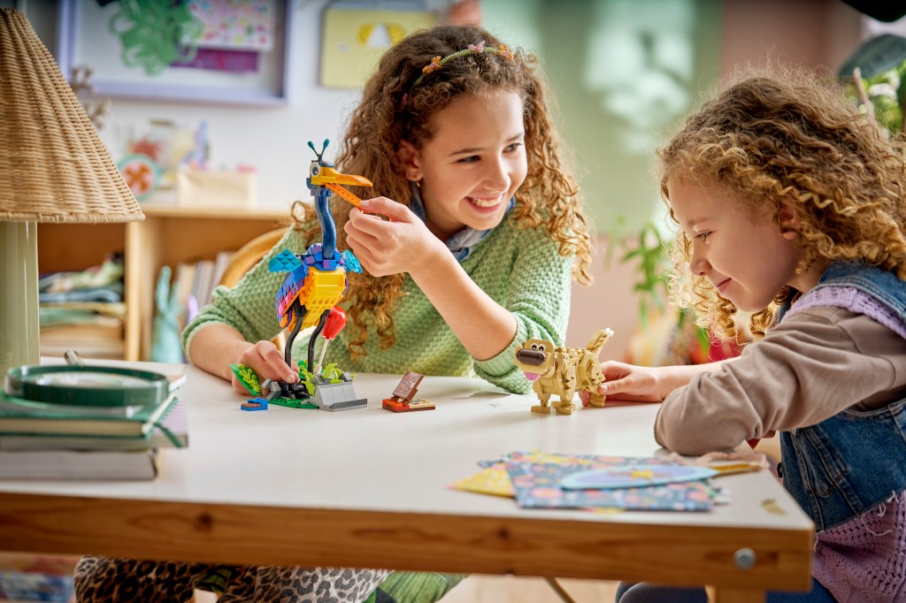 détails LEGO Disney Pixar 43290 Kevin et Doug