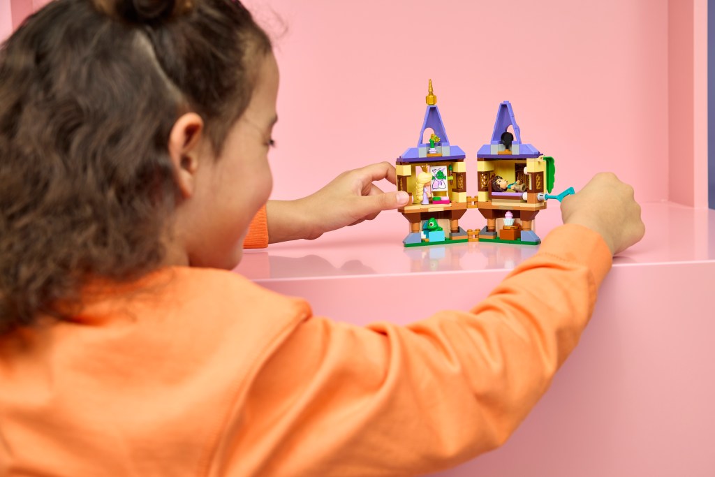 détails LEGO Disney Princess 43294 La Tour de Raiponce