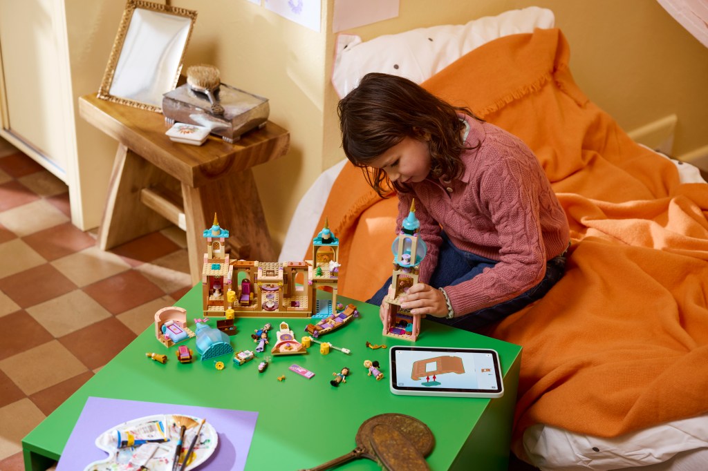 construction LEGO Disney Princess 43297 Le Château de Raiponce