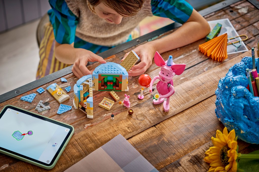 construction LEGO Disney Classic 43305 La Fête d’Anniversaire de Porcinet