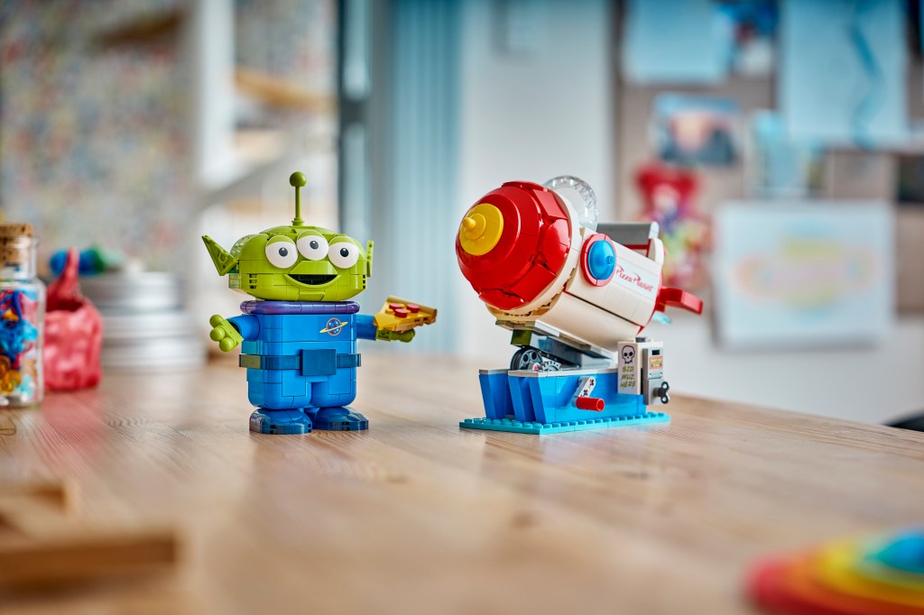 LEGO Disney et Pixar Toy Story 43307 Alien et la Fusée Pizza Planet