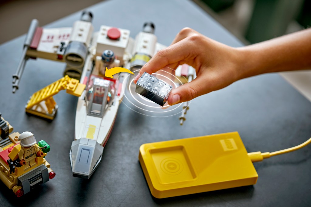 détails LEGO Star Wars 75423 SMART Play Le X-Wing Red Five de Luke