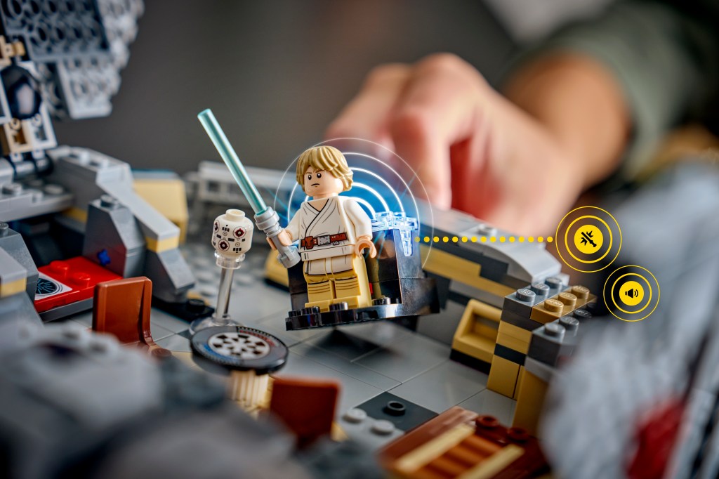 détails LEGO Star Wars 75426 SMART Play : Faucon Millenium