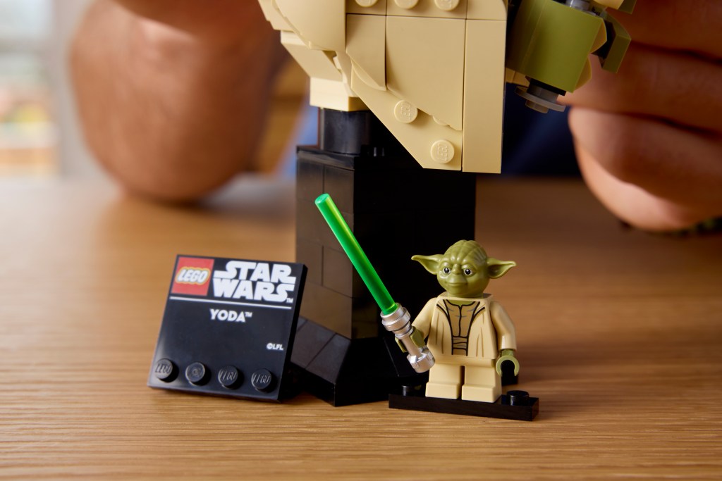 détails LEGO Star Wars 75438 Le Buste de Yoda