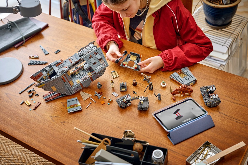 construction LEGO Star Wars 75453 Le Sandcrawler d'Offworld et le Mudhorn