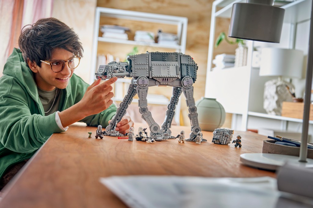 LEGO Star Wars 75454 AT-AT des Vestiges de l'Empire avec INT-4