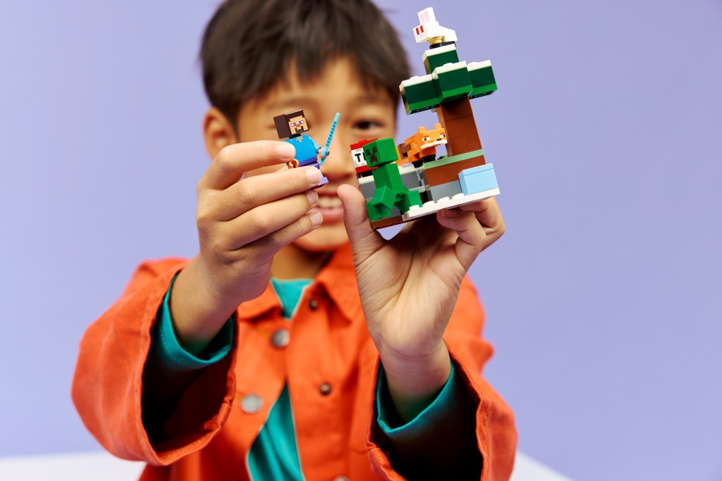 détails LEGO Minecraft 21583 L’Aventure de Steve dans la Taïga