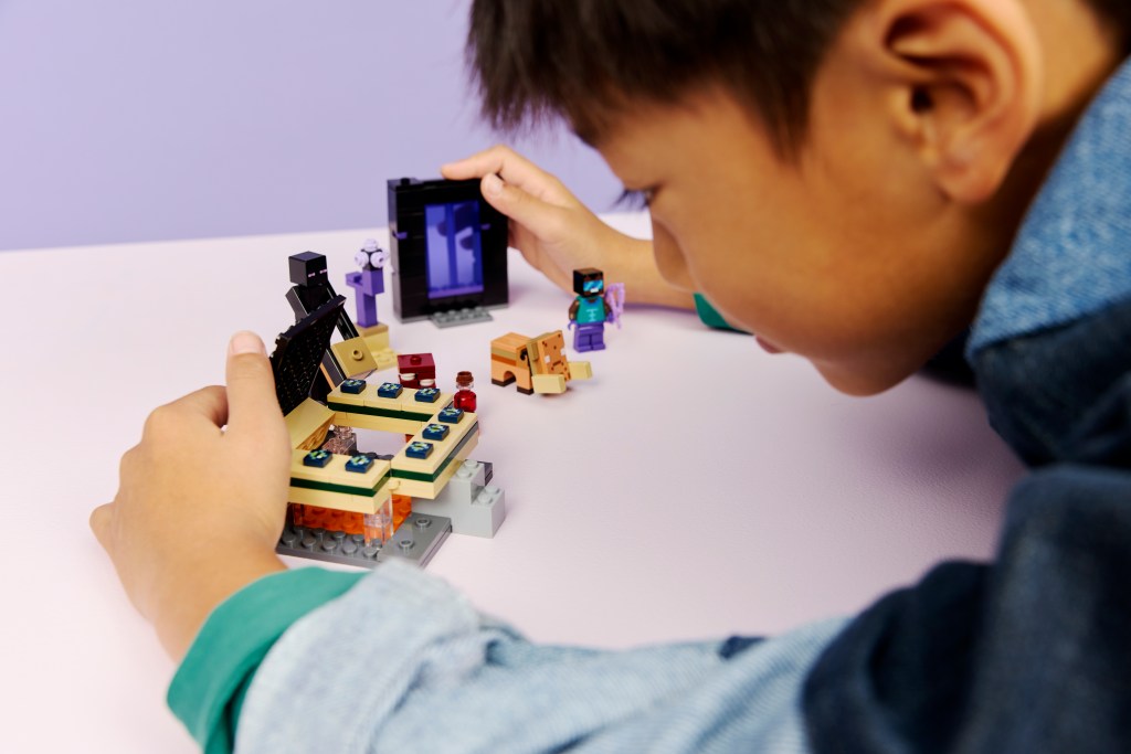 détails LEGO Minecraft 21584 Voyage entre le Nether et l’End