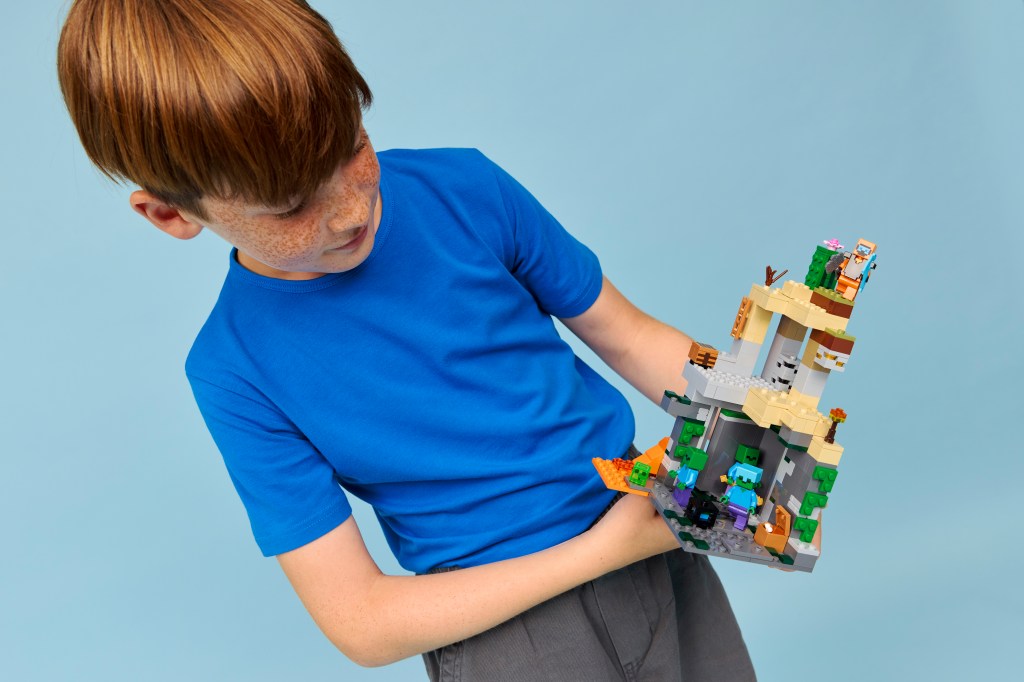 détails LEGO Minecraft 21587 Le Donjon Zombie