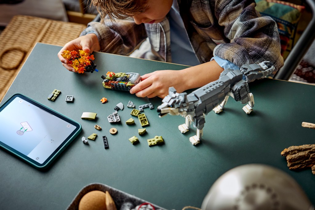 construction LEGO Creator 3-en-1 31393 Les Animaux de la Forêt : le Loup Gris