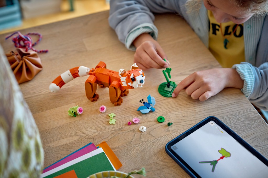construction LEGO Creator 3-en-1 31394 Les Adorables Animaux : Le Panda Roux