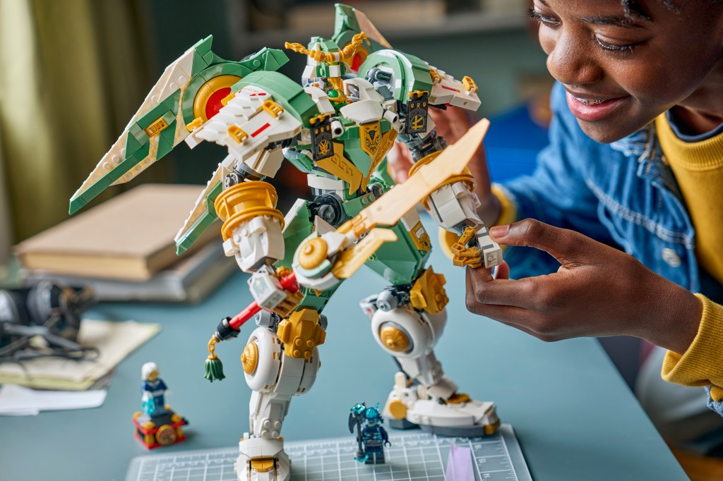 détails LEGO NINJAGO 71860 15e anniversaire : le robot Titan de Lloyd