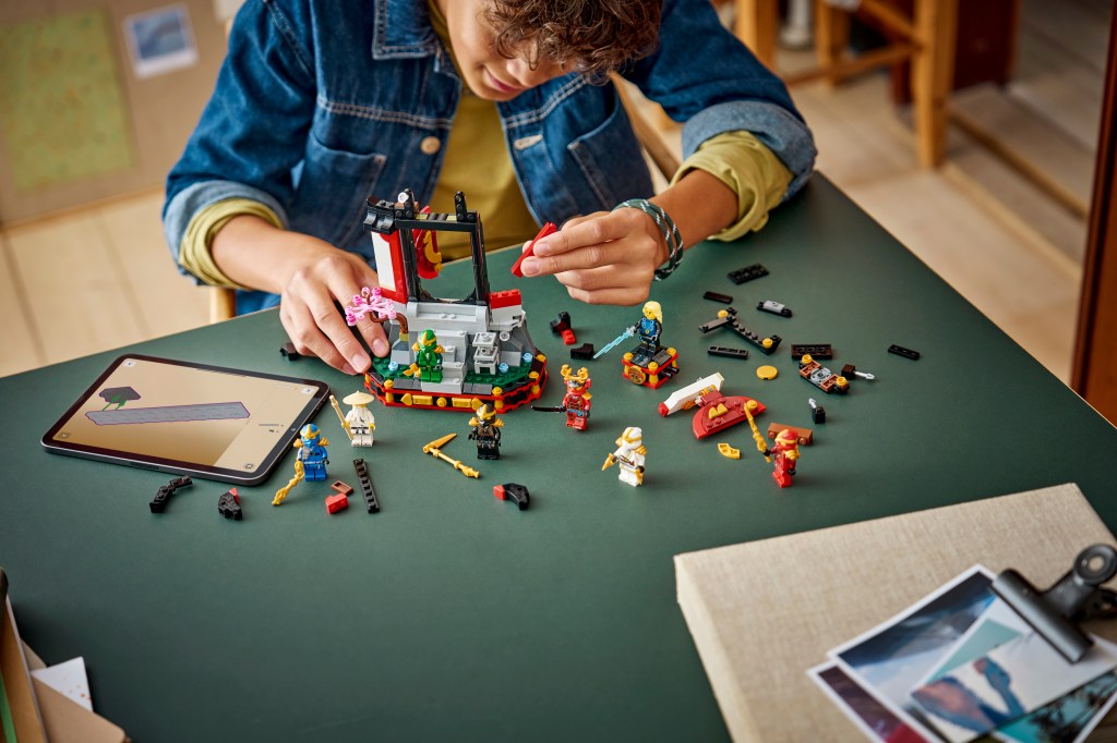 construction LEGO NINJAGO 71866 15e anniversaire : Collection des personnages Ninjas
