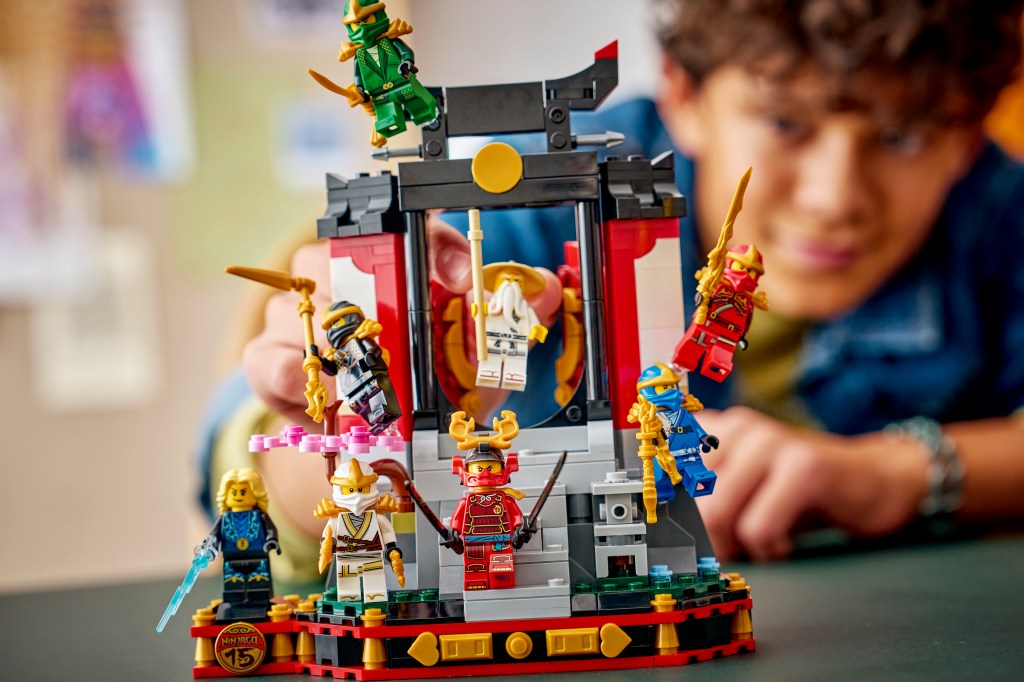 détails LEGO NINJAGO 71866 15e anniversaire : Collection des personnages Ninjas