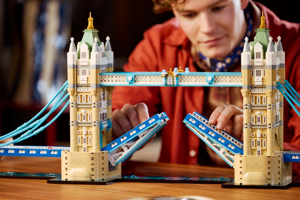 détails LEGO Architecture 21067 Tower Bridge