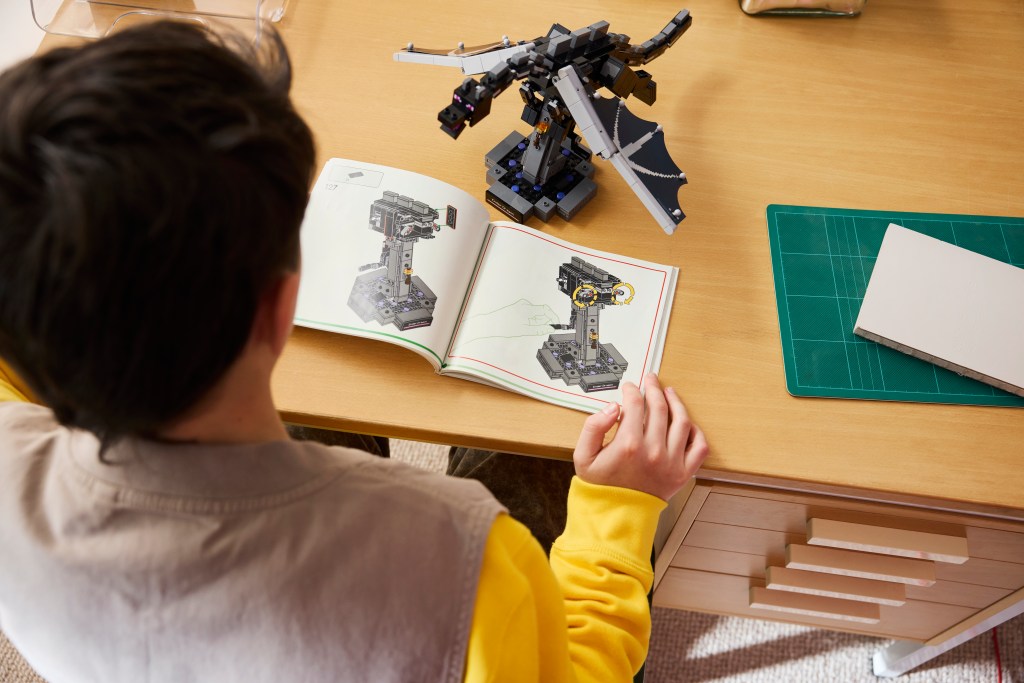 détails LEGO Minecraft 21595 Le Dragon de l'Ender